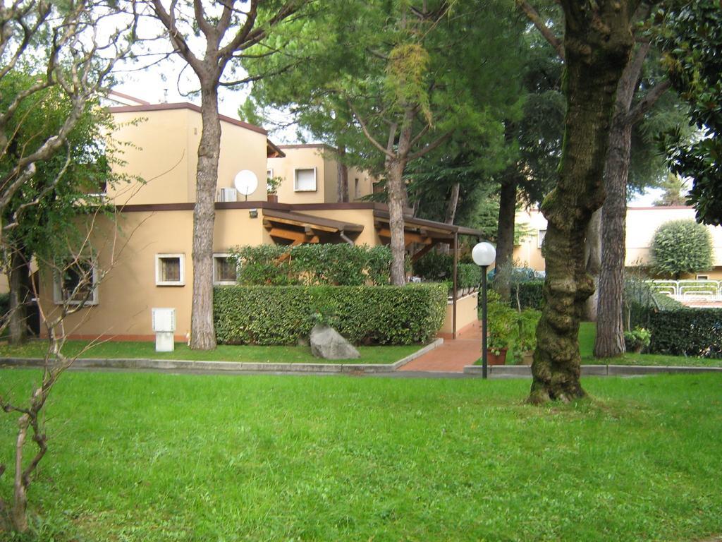 Residence La Madonnina Песк'єра-дель-Гарда Екстер'єр фото